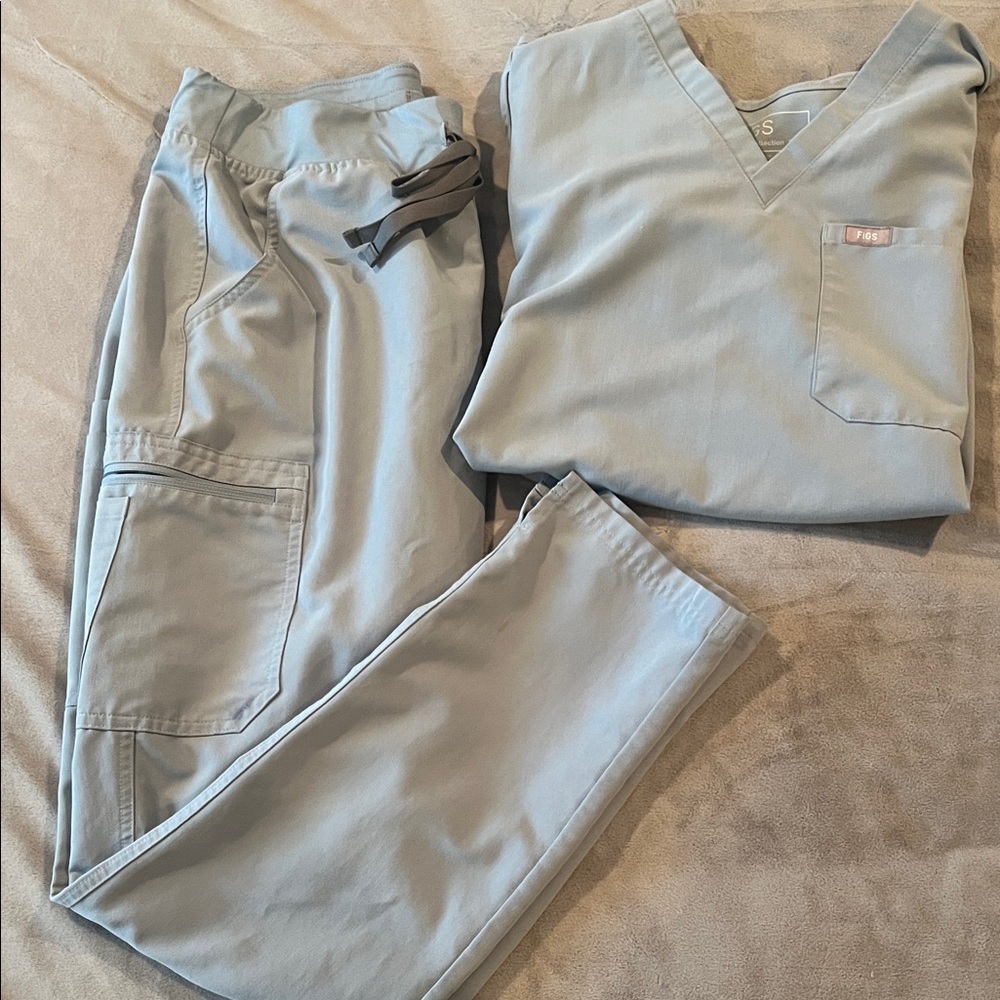 Figs Women's Light Gray/ Blue Scrub Pants and top